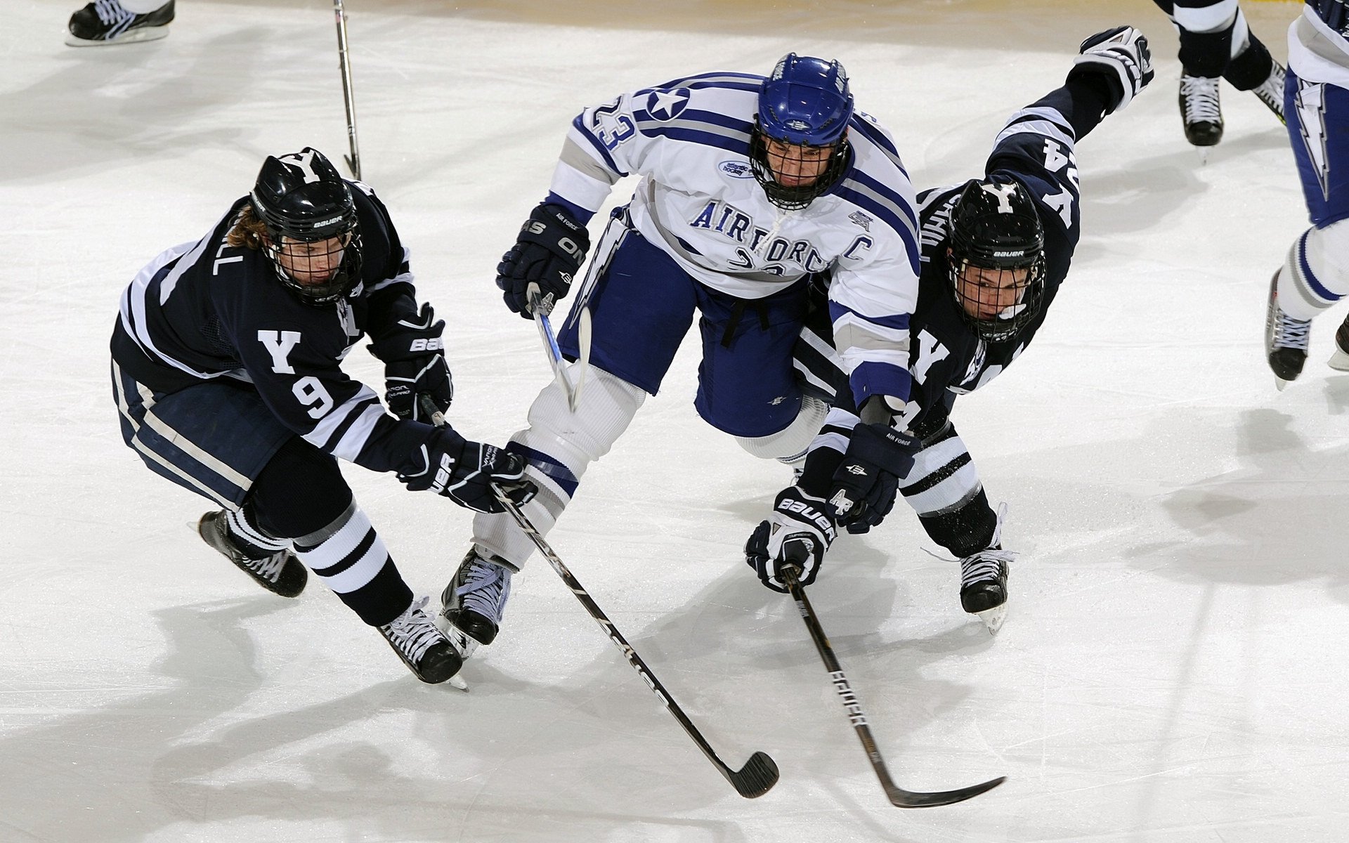 裁判判瑞士越位,球员回应:“我只是滑远了!”,瑞典足球裁判